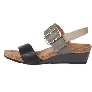 NEW Naot leather ladies sandals